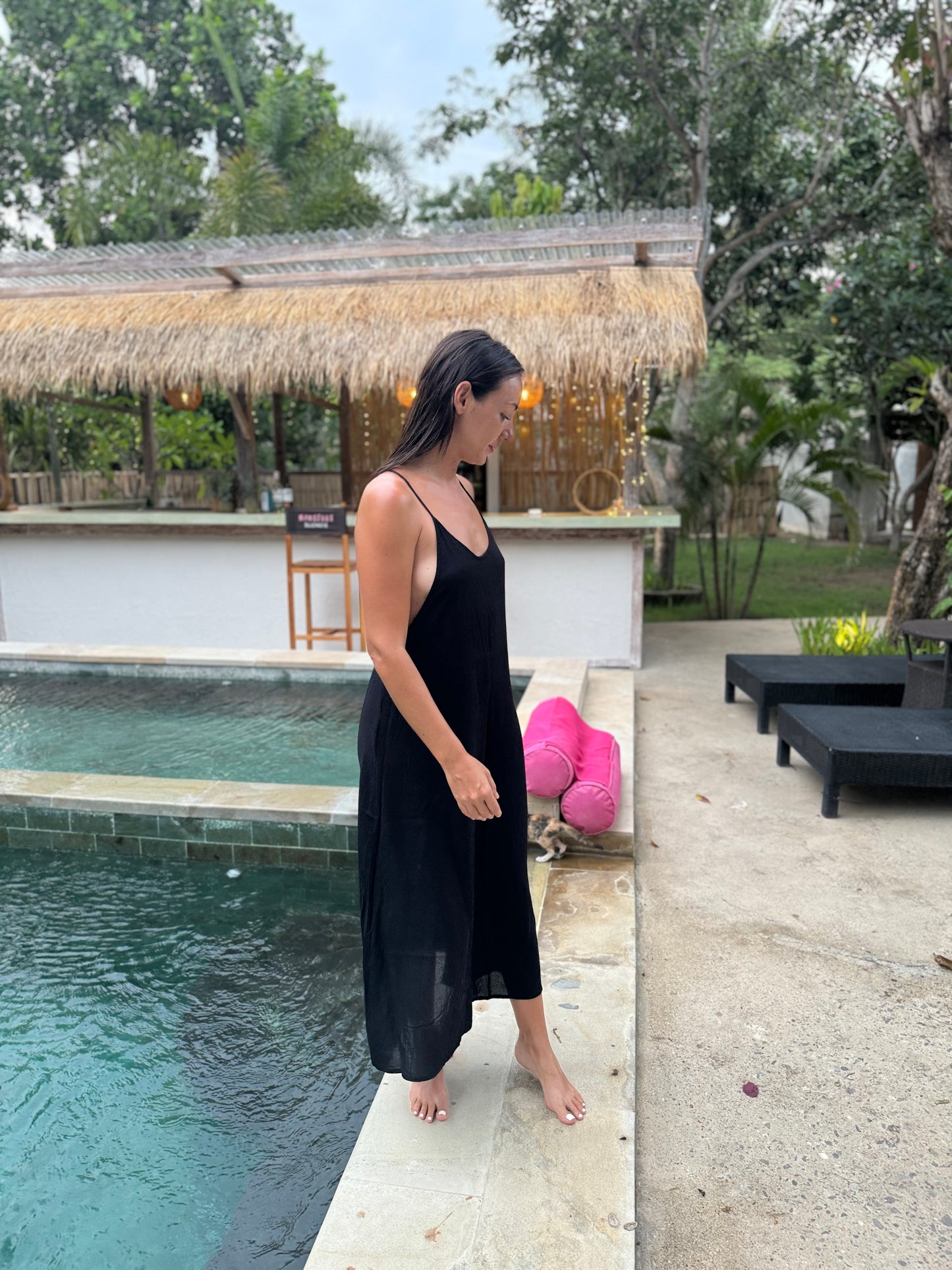 Naiá Dress – Deep Cut Viscose Flow