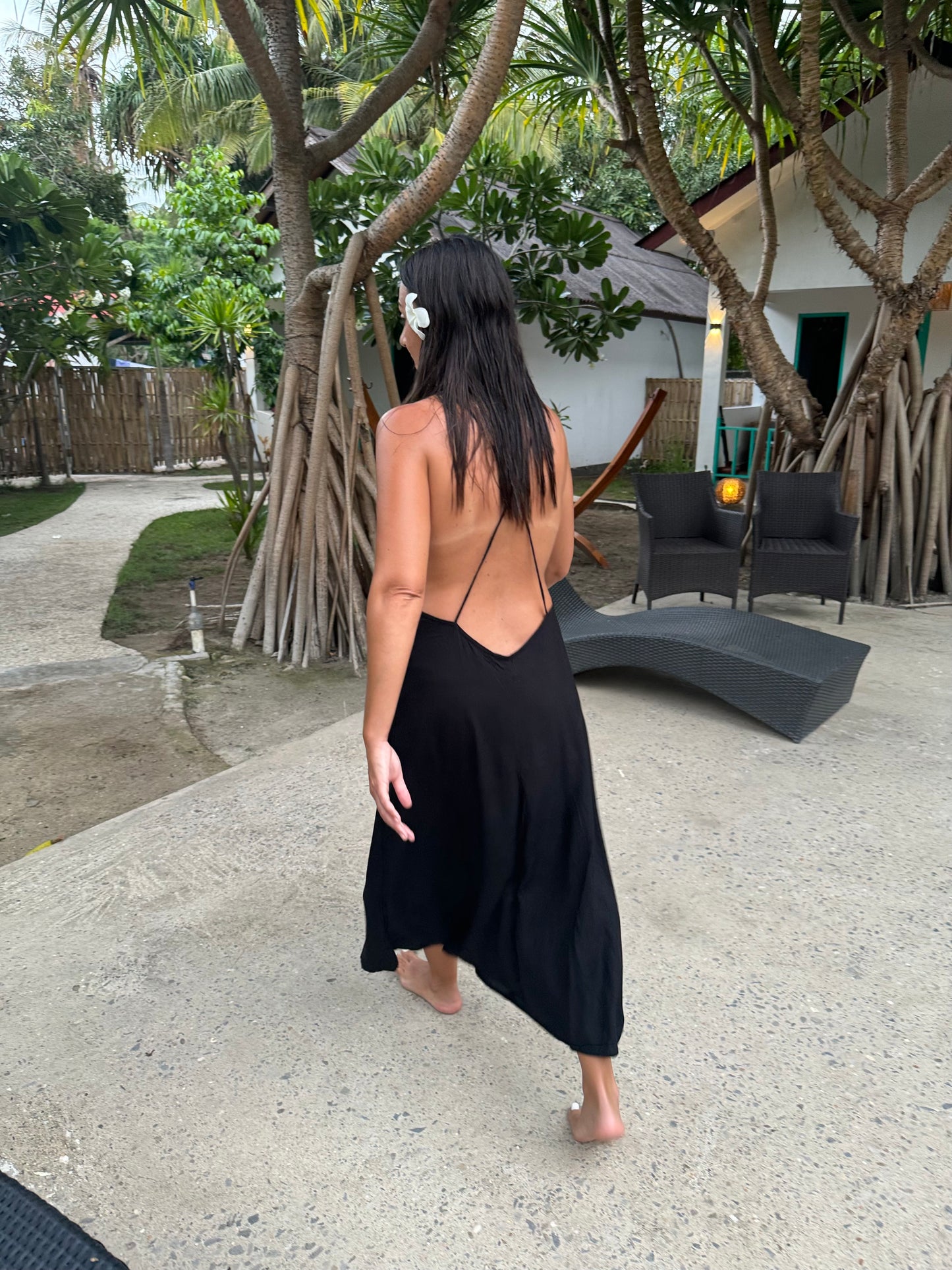 Naiá Dress – Deep Cut Viscose Flow