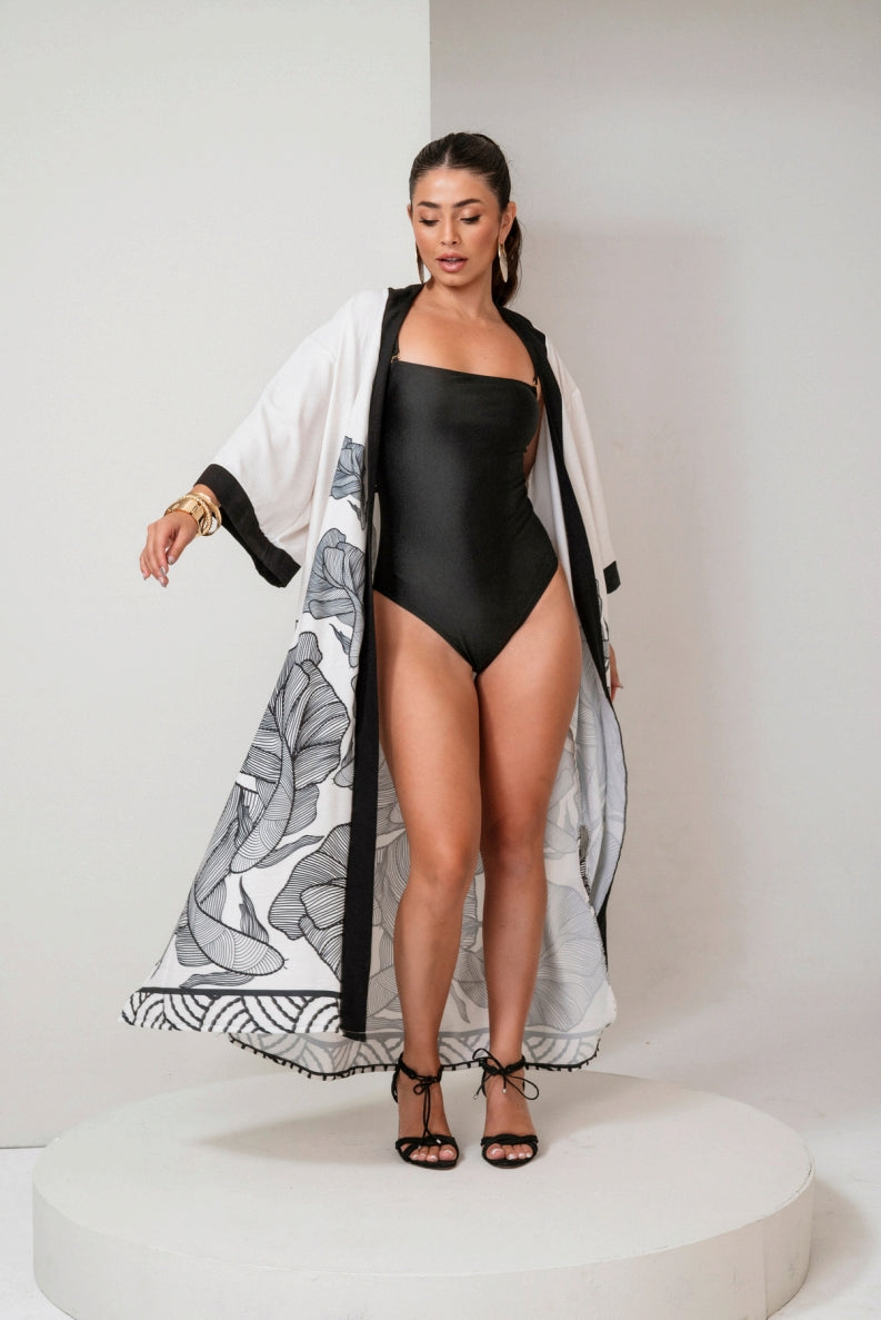 Yara Kaftan – Monochrome Flow
