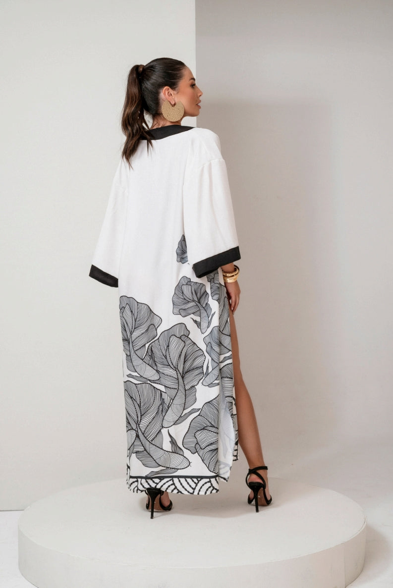 Yara Kaftan – Monochrome Flow